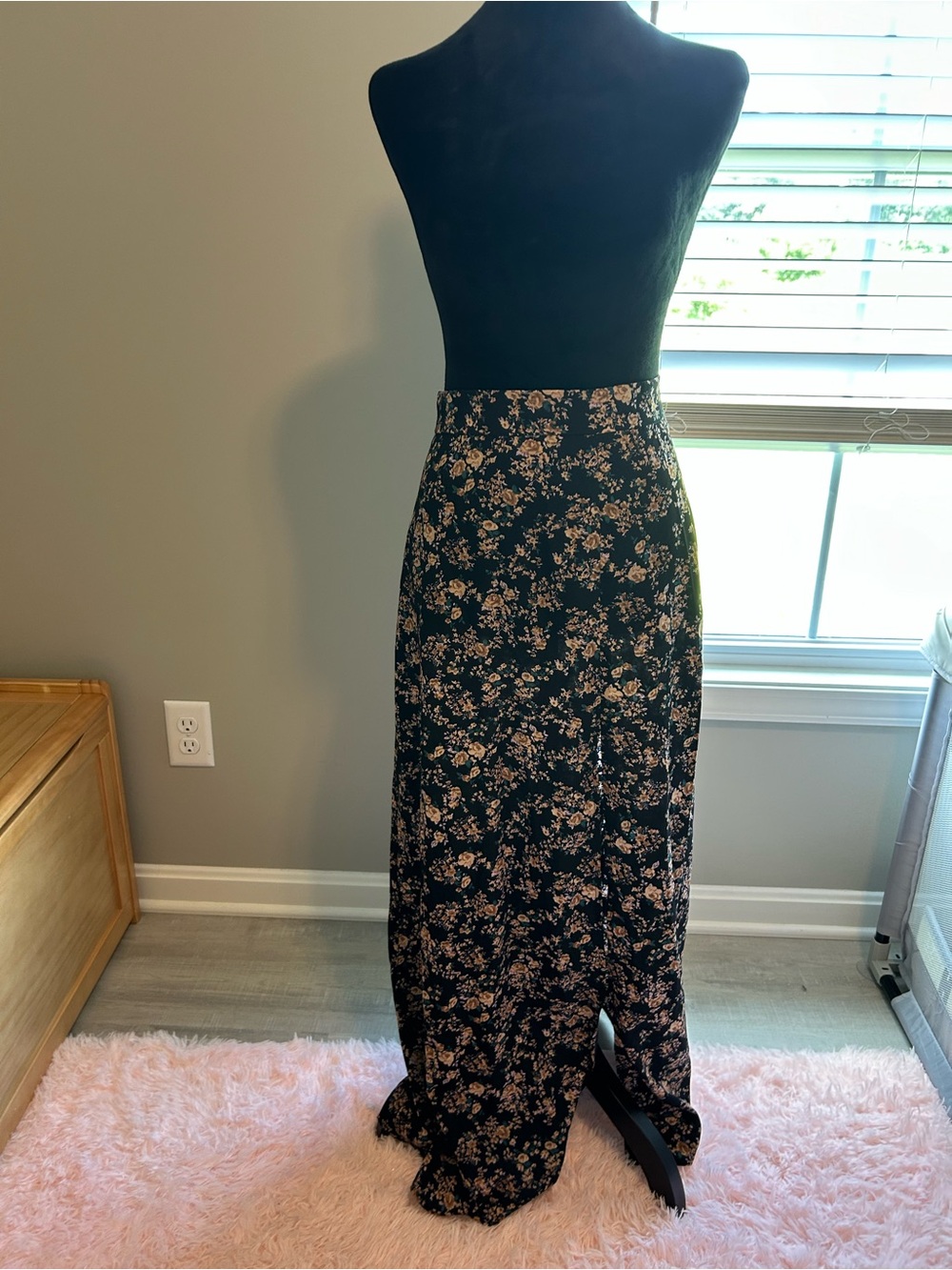 Cupshe Black Maxi Skirt with Light Pink Floral Print